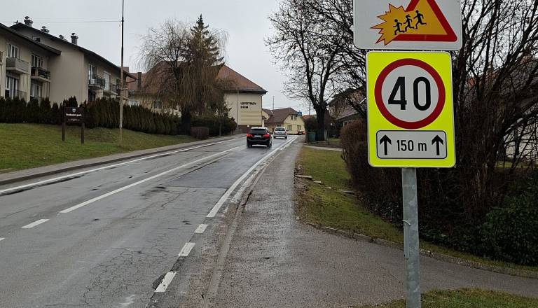 Pozor! Na cesti Kočevje-Ljubljana nova omejitev hitrosti - tik pred radarjem!