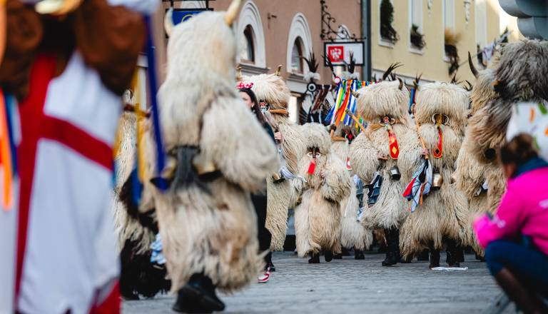 FOTO in VIDEO: Ptuj pod oblastjo kurentov: slovesno se je začelo 66. Kurentovanje