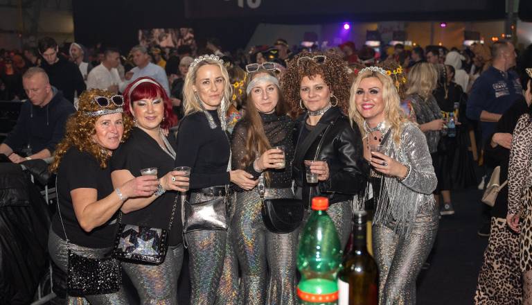 FOTO in VIDEO: Rudan, Resnik in Zvita feltna razplesali Karnevalsko dvorano