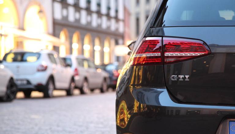 V Mariboru ponoči ukraden osebni avtomobil, lastnik prosi za pomoč