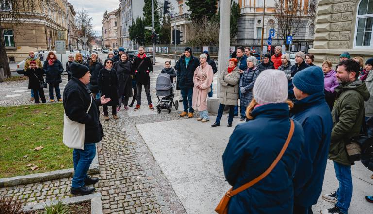 FOTO: Sprehod po sledeh “kolture”: Vid Kmetič o neobičajnih kulturnih dejstvih Maribora