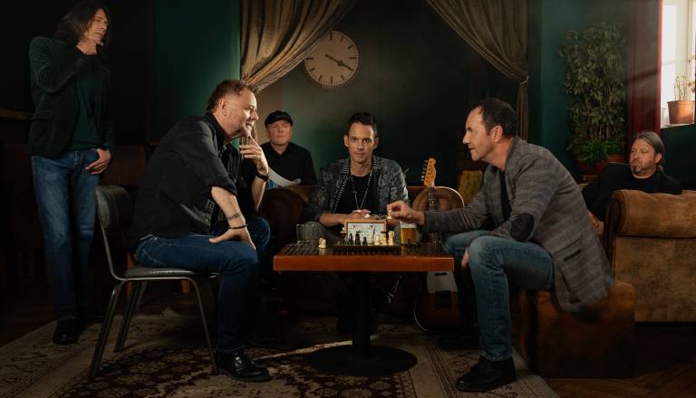 Mi2 v novi pesmi s tožbo Cankarju: »Kaj bi ti govoril, Ivan. Ni se dosti spremenilo«