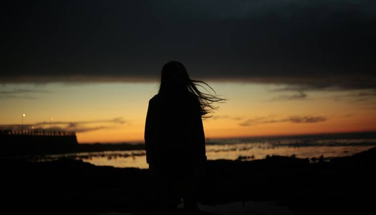 Za ta znamenja je ključen takojšen umik v samoto, zakaj? 