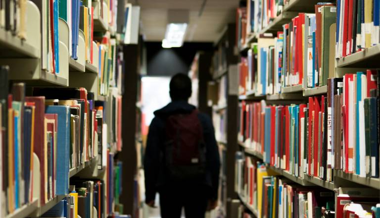 Mariborska profesorica z ostrim pozivom: Vsak dan gledam, kako dijaki ugašajo