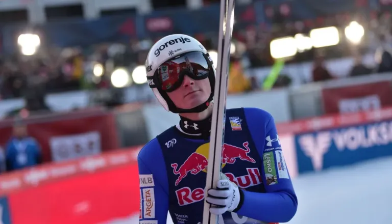 Domen Prevc šesto mesto: Olimpijska medalja je še vedno v igri