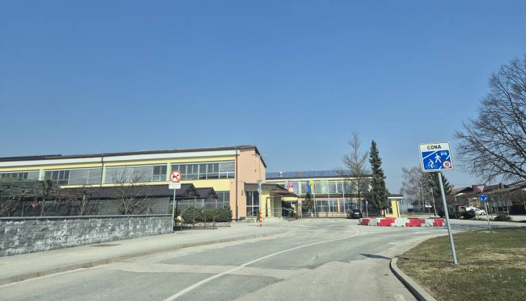 Prepovedane droge in preprodaja elektronskih cigaret na pomurski osnovni šoli? Policija potrdila informacije, to pravi ravnateljica