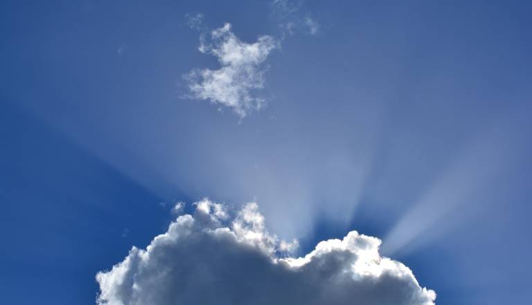 Daens še jasno in blizu dvajsetice, jutri pa sprememba