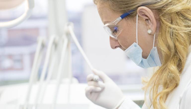 Z današnjim dnem poskočil zdravstveni prispevek, za koliko?