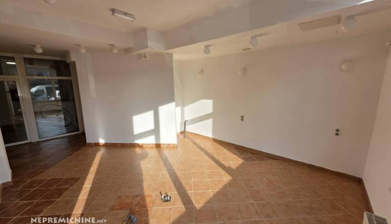 V Krškem se prodaja nekdanji frizerski salon