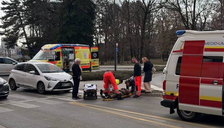 FOTO: Nesreča pri UKC Maribor: Na prehodu zbil pešca