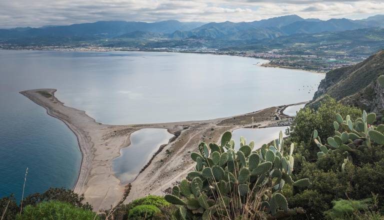 Pred obalo naših sosedov močan potres, tresenje čutili tudi v Sloveniji