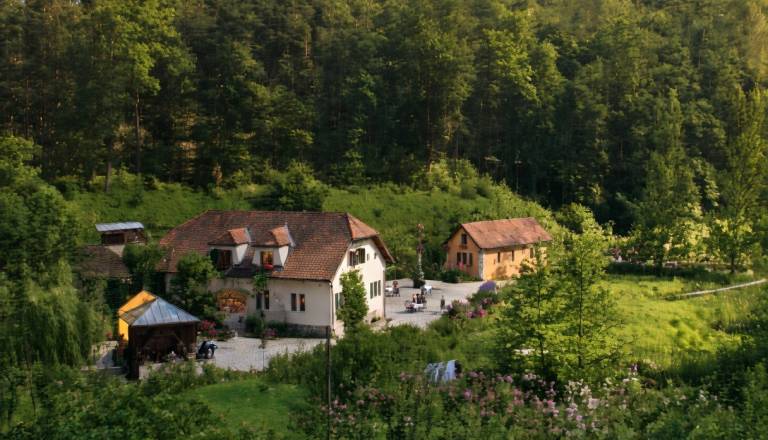 Ste vedeli? Na tem parkirišču v Šmarjeških Toplicah so bili nekoč termalni bazeni