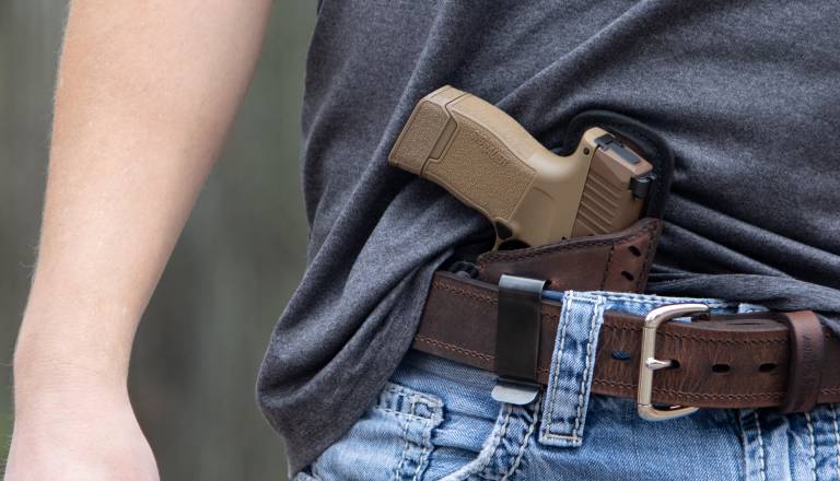 Po šoku na Dolenjskem: 13-letnik streljal na osebo, o njem zdaj znano več