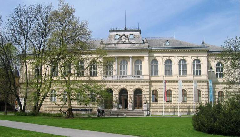 Milijonska prenova v središču Ljubljane: Narodni muzej po 136 letih dobil pomembno posodobitev