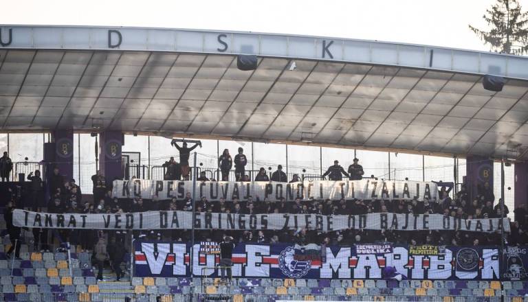Viole pred tekmo z Muro s spornim zapisom: »V soboto pa nam v goste prihajajo krivici za Šutarjev zakon«