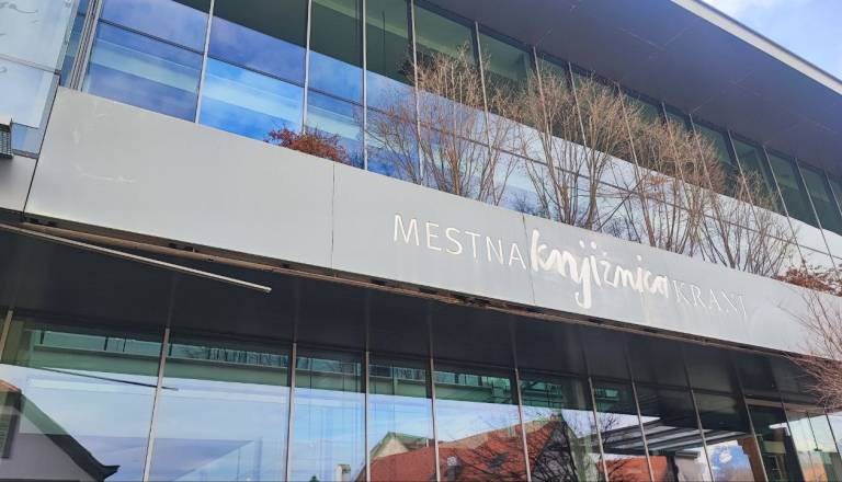 FOTO in VIDEO: Ta objekt daje Kranju pečat, a ni videti najlepše, ponekod celo nevaren