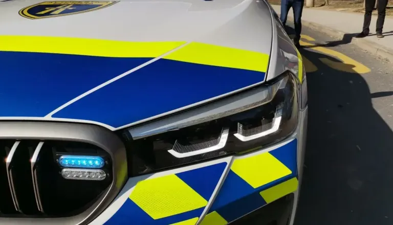 V Pomurju delovna nezgoda, kolesarka in kolesar poškodovana v prometnih nesrečah