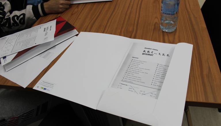 V mariborskem zaporu organizirali tečaj slovenskega jezika za tuje obsojence