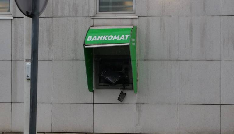 Vlomil v parkomat, a ostal praznih rok