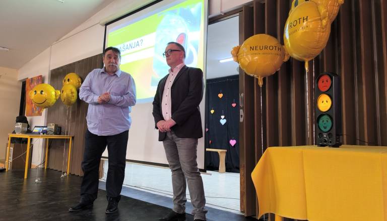 FOTO in VIDEO: Kako glasno je preglasno? Na mariborski šoli z novim semaforjem hrupa