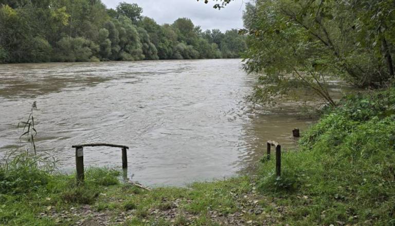 Vlada namenila skoraj 600 milijonov evrov za sanacijo posledic neurij