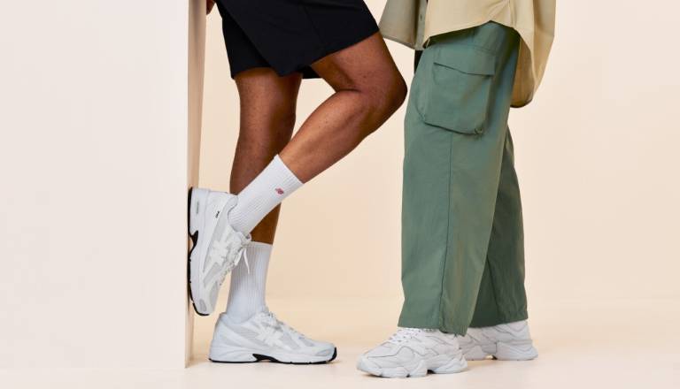 Modne kombinacije, kjer glavno vlogo igrajo New Balance superge