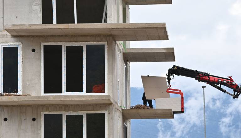 SDS o uničujoči politiki leve koalicije, Demokrati o čakanju Pomurcev v Ljubljani. Kdo bo preprečil odhod mladih in kdo bo zagotovil stanovanja?