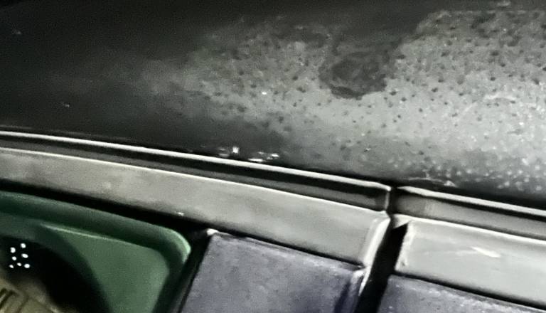 Na Dolenjskem ukradli hidravlično kladivo, bančne kartice in zlat nakit, škode blizu 20 tisočakov