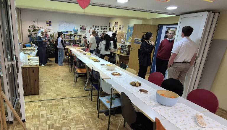 Skupni iftar v Mariboru združil več kot 40 muslimanov