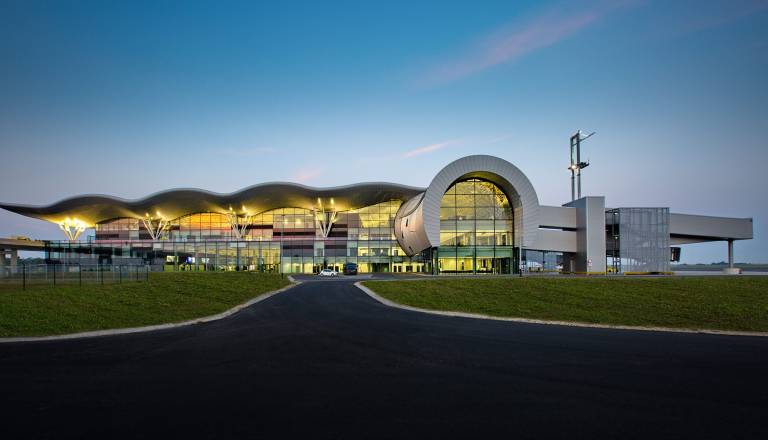 To letališče blizu mejnika petih milijonov potnikov, sledi širitev