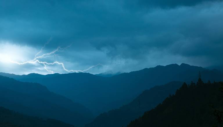 Pozor, Gorenjci! Severovzhodni veter in plohe danes lahko še presenetijo