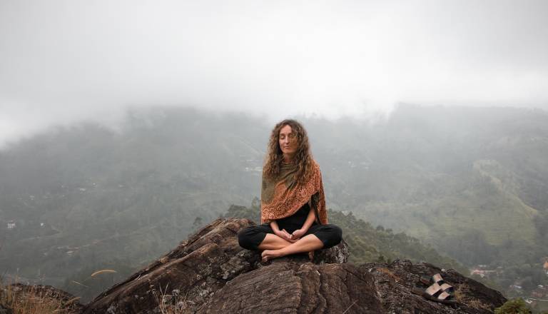 Nedelja prinaša preobrat: ta znamenja lahko pozabijo na mir, preteklost prihaja nazaj