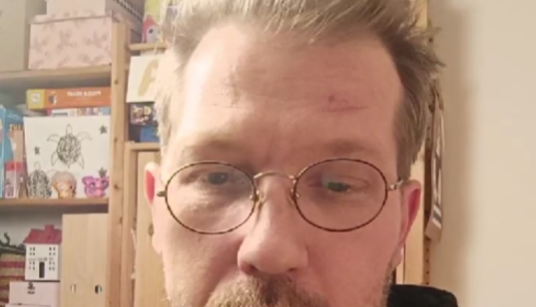 VIDEO: Napad v Savskem naselju, aktivistu Jenullu v otroško sobo zmetali jajca