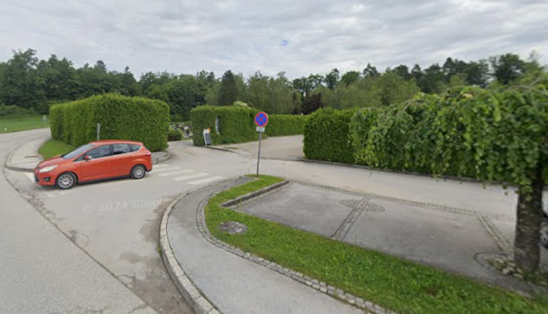 Na pokopališču Lipica v Škofji Loki načrtujejo širitev parkirišča