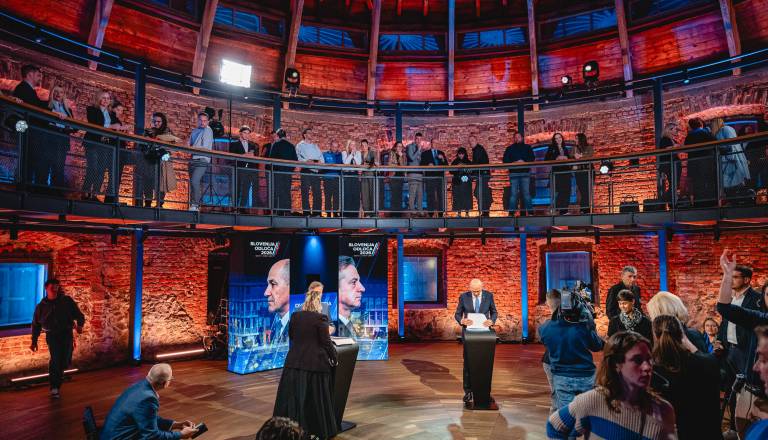 FOTO: Na soočenju Goloba in Janše padale ostre besede 