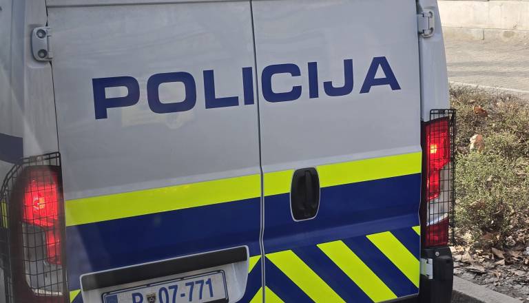 Šok v bolnišnici: Moški policiji priznal streljanje na zdravnika in medicinsko sestro