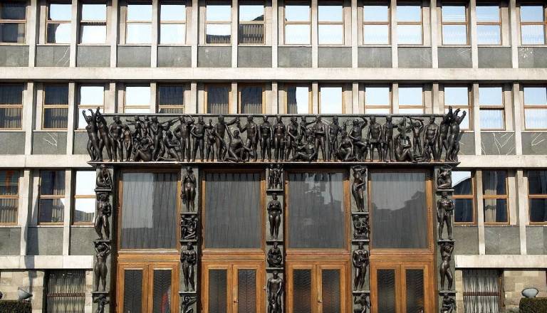 Anketa pred volitvami: SDS in Svoboda vodita, a večine ni na vidiku