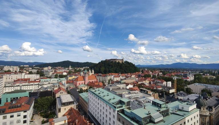 O kulturi ob kavi: Predstavniki strank o izzivih kulturnega sektorja 