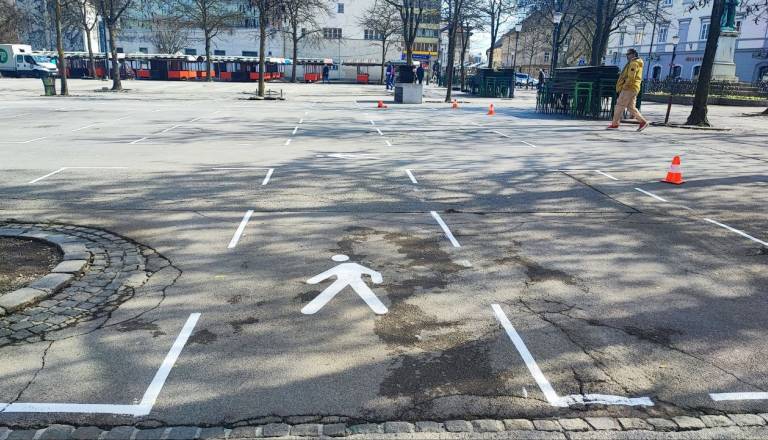 FOTO in VIDEO: 'Srce' Ljubljane še bolj urejeno, na osrednji tržnici nove talne označbe