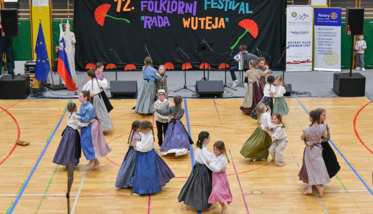 FOTO: Folklorni festival Rada Wuteja: ko mladi prevzamejo tradicijo v svoje roke