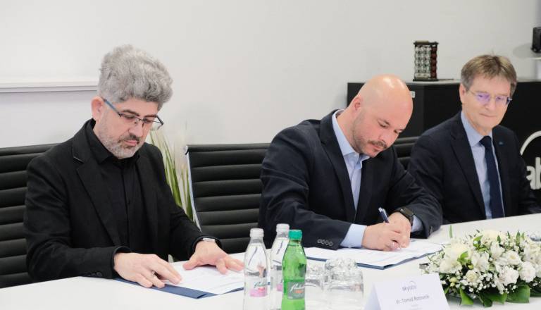 FOTO in VIDEO:  Iz Maribora v vesolje: Podpisana milijonska pogodba za nov vesoljski razvojni center SkyLabs