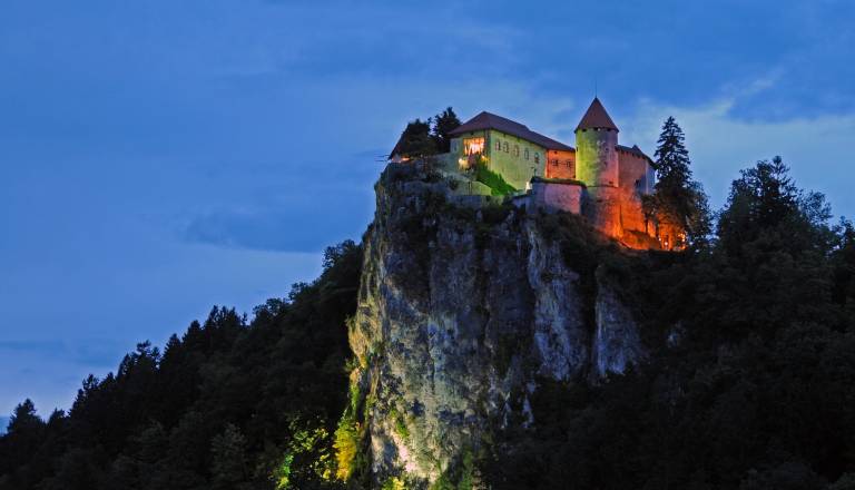 Ne z vzpenjačo kot v Ljubljani, na blejski grad z dvigalom v skali?