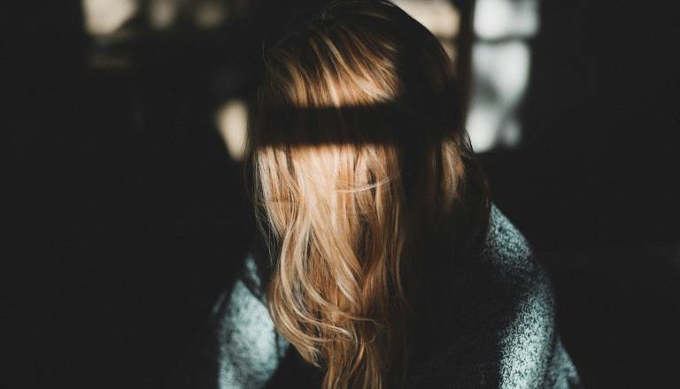 Dolenjski pedofil v zaporu šele petnajst let po prvih dotikih: zakaj je trajalo toliko časa?