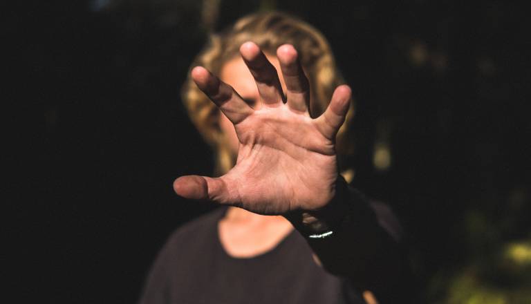 Zakaj je trajalo 15 let? Pedofil šele zdaj za zapahi