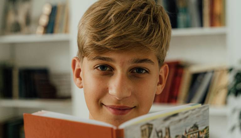 V Mariboru vabijo v nov knjižni klub: Pogovori ob knjigah, čaju in prigrizkih