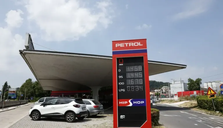 V Petrolu beležijo izjemno povečano število naročil kurilnega olja