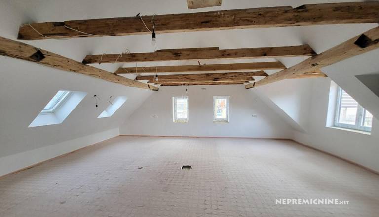 V centru Novega mesta se prodaja poslovni prostor