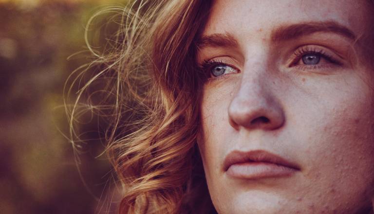 Mlaj odpira oči, ta znamenja čaka nujno slovo od preteklosti