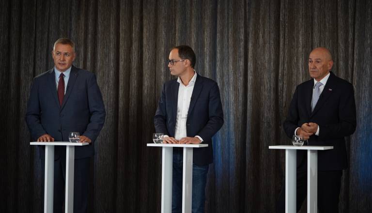 VIDEO: Umetna inteligenca in predsedniki strank: Odgovori presenetili, posebej eden