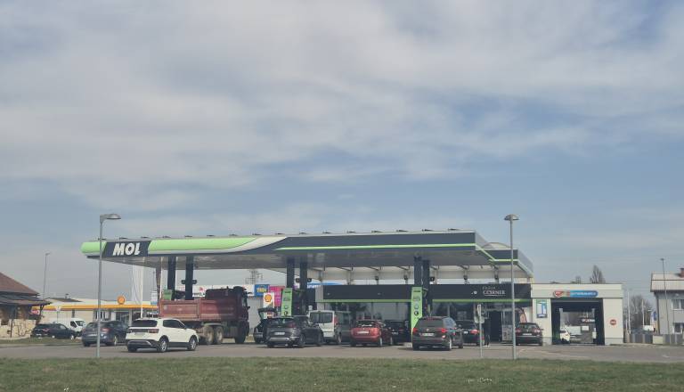 Prevozniki opozarjajo: Brez goriva se lahko Slovenija ustavi